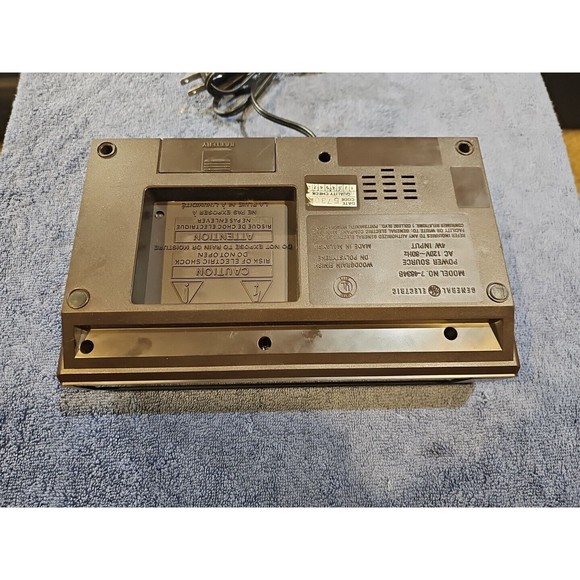 Vintage General Electric GE Digital Alarm Clock Radio Buzzer Model 7-4634B AM/FM - Picture 5 of 5